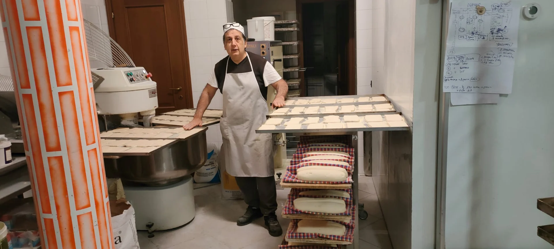 Ruben nel laboratorio della Panetteria La Micca